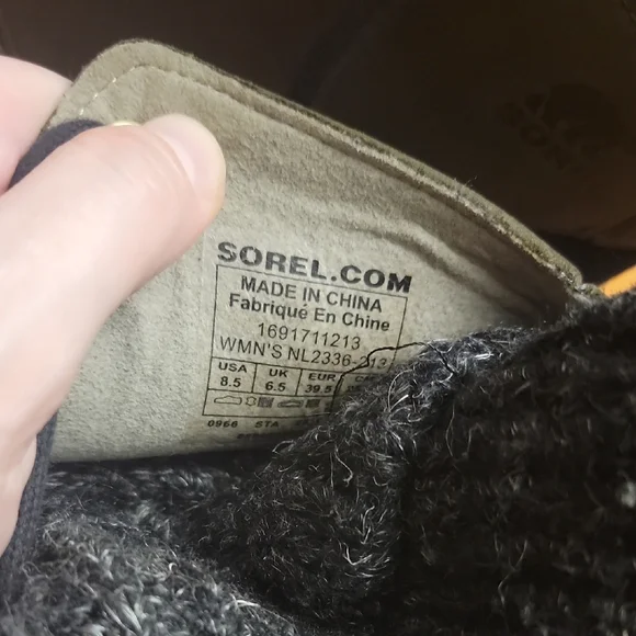 Women's Green Lace-Up Boots - Picture 5 of 6